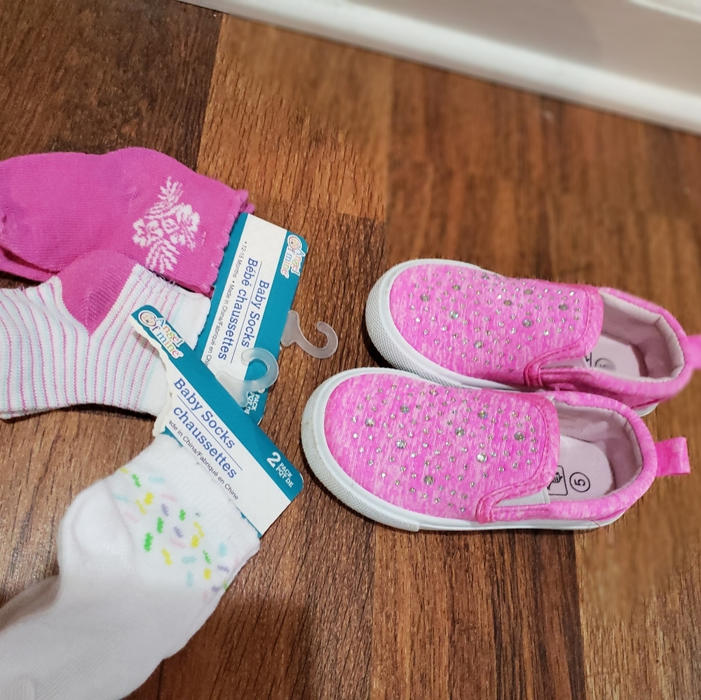 Sparkle pink shoes with 3 set baby socks